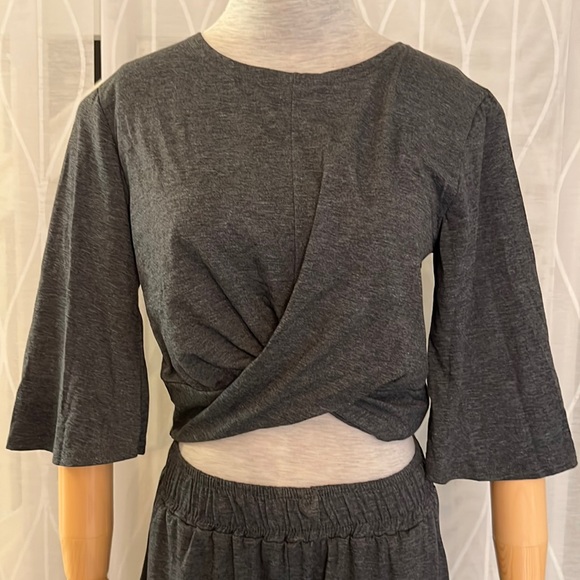 Woman’s Top + Wind leg Pens Set🌺 - Picture 2 of 13